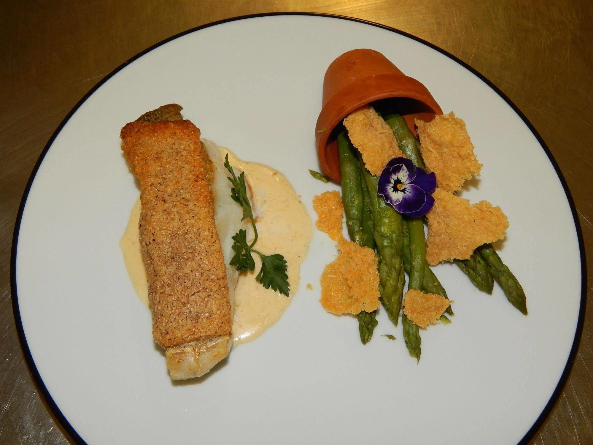 Logis - Hotel Du Nord Et Restaurant La Table D'Elisa Compiegne Luaran gambar